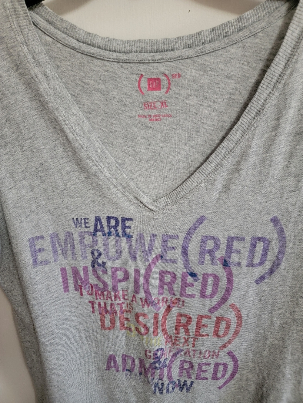 GAP Project (RED) gray cap-sleeved T-shirt - Picture 3 of 3